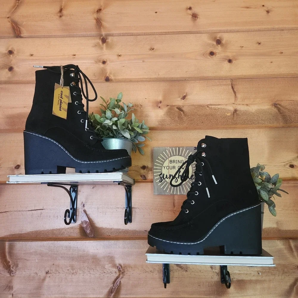 NWT Cool Planet Steve Madden Marsh Boots Black Sustainable Platform Wedge Lug 9M